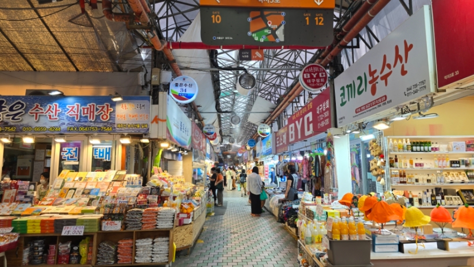 Best Things to Do Near Jeju International Airport: Top 5 in 20 Minutes (2026) 5 Dongmun Traditional Market