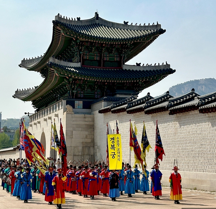 The Perfect Seoul Walking Route: Gyeongbokgung, Gwanghwamun, and Sejong Village 4 Royal Guard Changing Ceremony