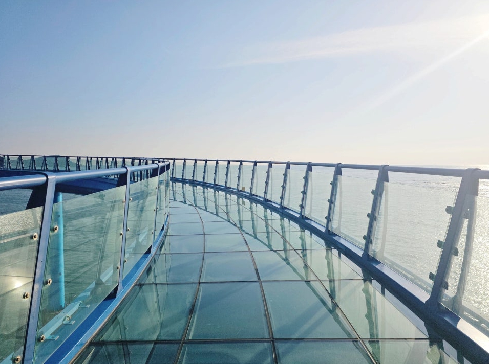 Haeundae Blue Line Park Guide: Sky Capsule, Beach Train, & Cheongsapo Daritdol Observatory 8 Walk on the Ocean
