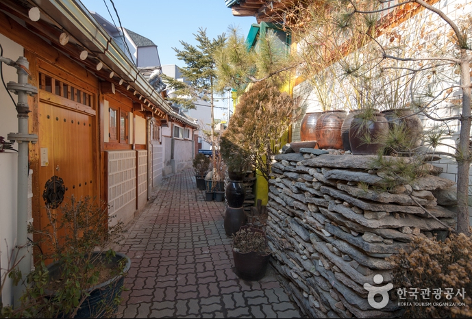 The Perfect Seoul Walking Route: Gyeongbokgung, Gwanghwamun, and Sejong Village 9 seochon2