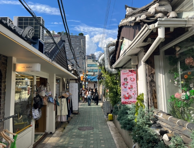 7 Days in Seoul Itinerary 2026: First-Time Visitor Guide 6 Ikseon dong Hanok Alley